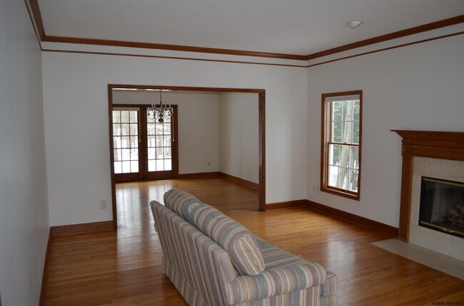 Building Photo - 74 Robinwood Dr