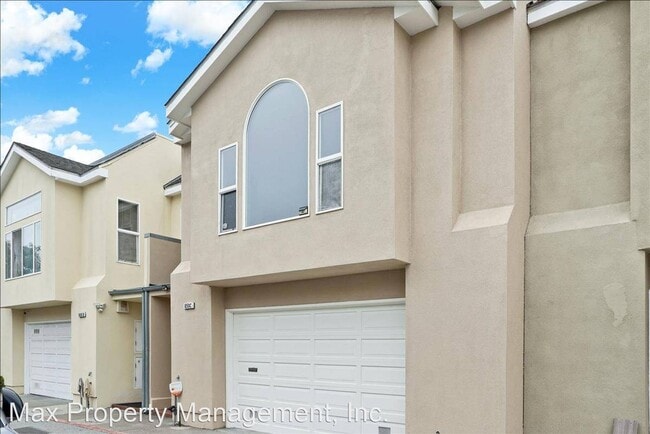 Building Photo - 2 br, 1 bath House - 850 C Downstairs Brun...
