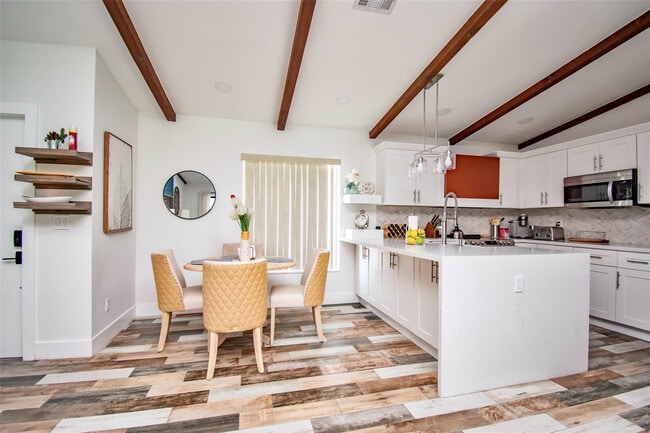 Foto del edificio - 6557 Country Wood Way