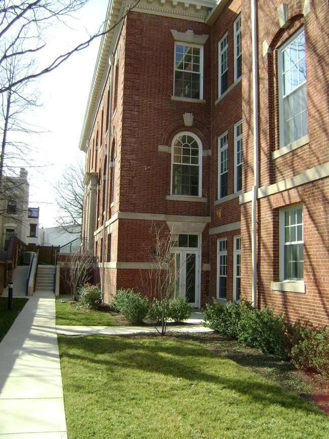 semi private area with patio - 2035 2nd St NW
