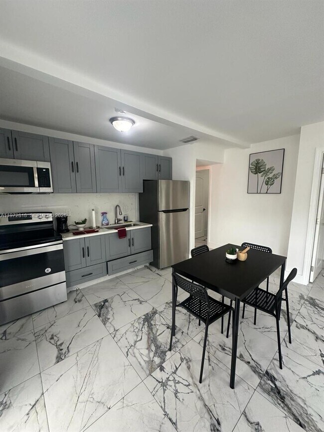 Building Photo - 104 NW 9th St