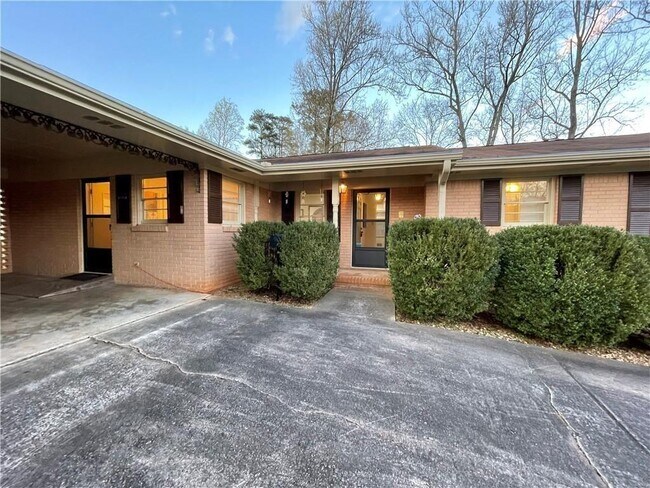 Foto del edificio - 4457 Frontier Way NE
