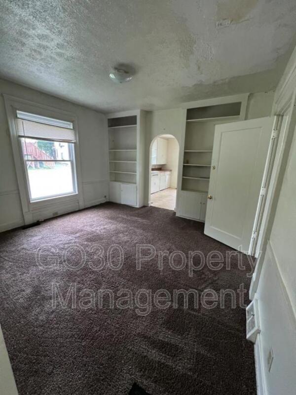 Building Photo - 493 Gage St