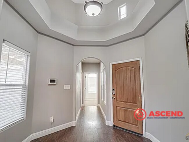 Building Photo - Stunning 3 Bedroom Home In Rosedale!