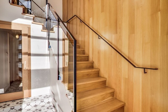 Building Photo - 985 Powhattan Ave