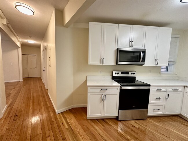 Building Photo - 1405 Beacon St