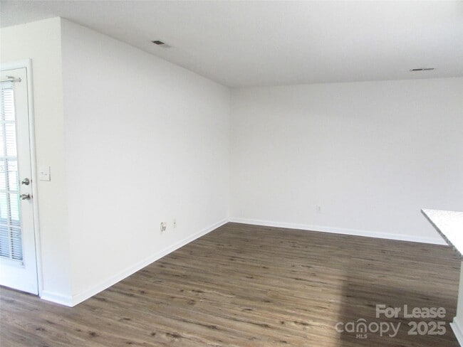 Building Photo - 10240 Rose Meadow Ln