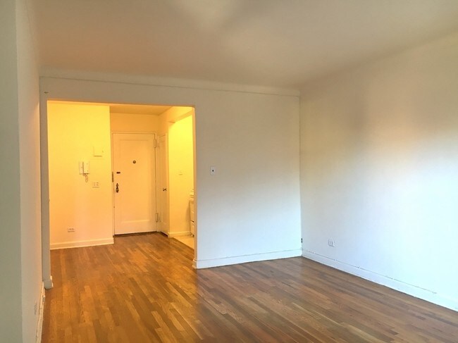 Foto del edificio - 9725 64th Ave