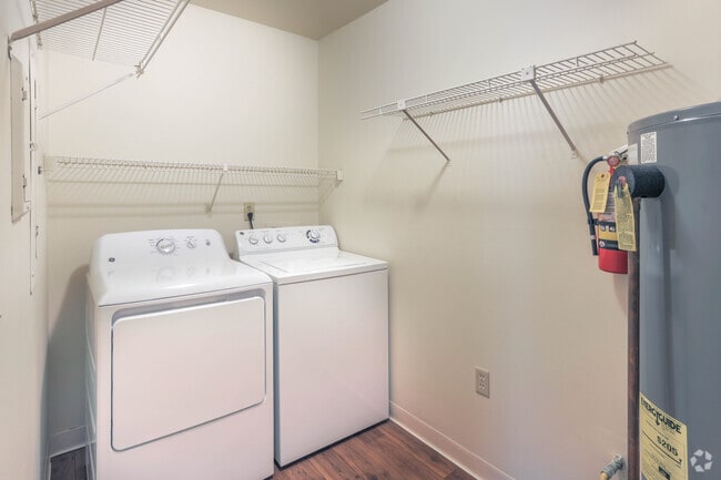 Oakbrook private laundry - POLO CLUB APARTMENTS