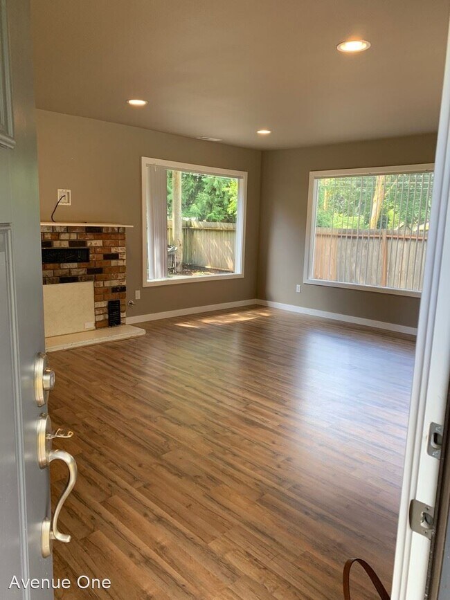 Building Photo - 2 br, 1 bath House - 17011 NE 95th Street