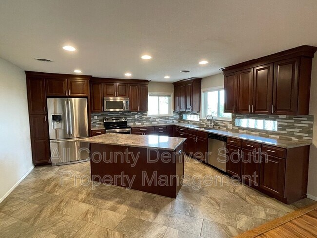 Building Photo - 7966 Elmwood Ln