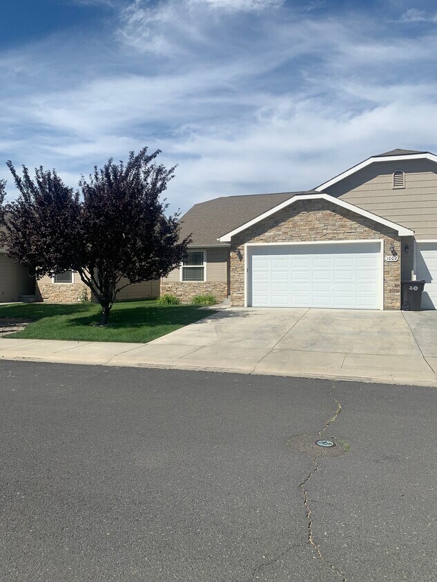1002 S 89th Ave, Yakima, WA 98908 House Rental in Yakima, WA