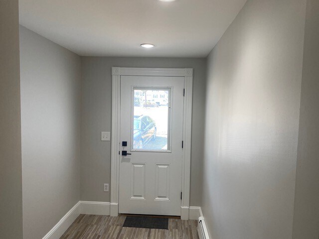 Building Photo - 240 Messinger St
