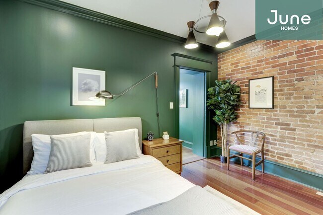 Foto del edificio - Full room in 4-bed/3.0-bath Home