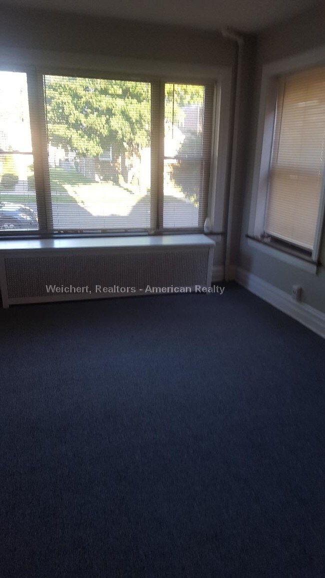 Building Photo - 10226 S Rhodes Ave