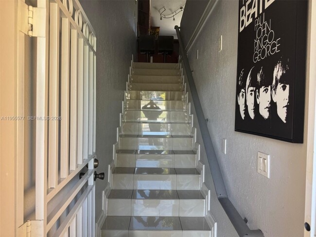 Foto del edificio - 3375 W 76th St