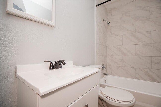 Building Photo - 2824 Dalton St