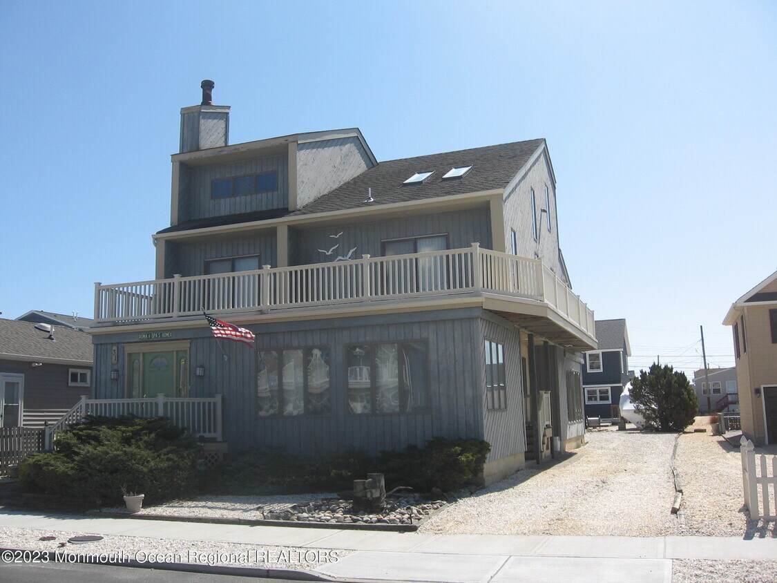Primary Photo - 31 13th Ave