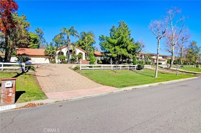 Foto del edificio - 10818 Hillside Rd