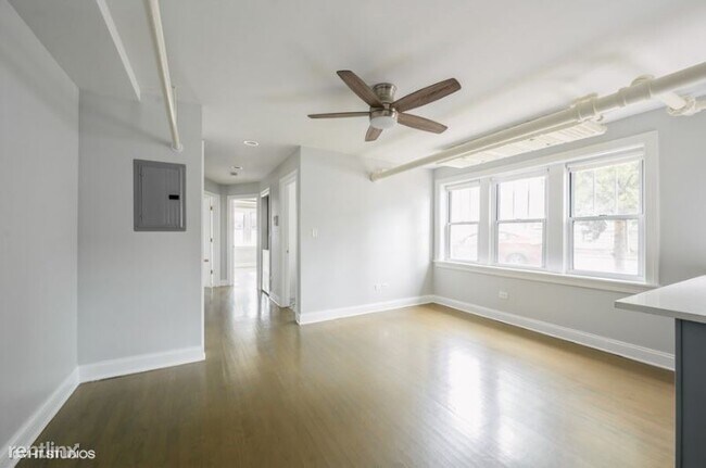Foto del edificio - 2 br, 1 bath Condo - 4201 W Addison St