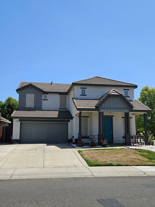 Beautiful 4/3 in Natomas w/ heated pool! - Beautiful 4/3  in Natomas w/ heated pool!
