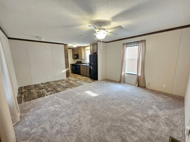 Building Photo - 215 Maple