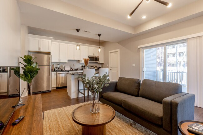 Foto del edificio - 870 E 5th St