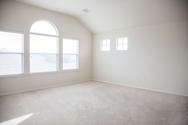 Building Photo - 708 Bamboo Dr