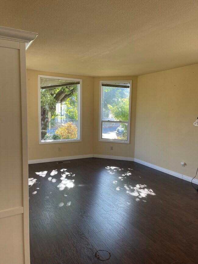 Building Photo - 538 A St
