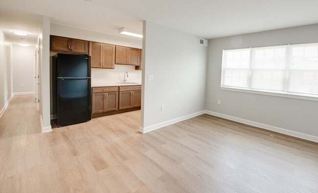 Building Photo - Villages of East River