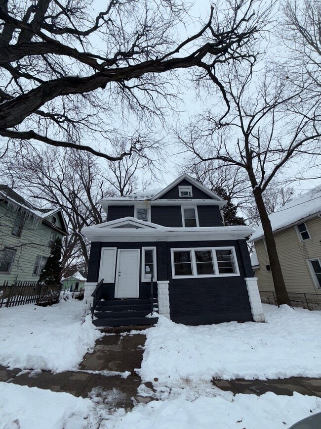 Building Photo - 311 Oakley Ave