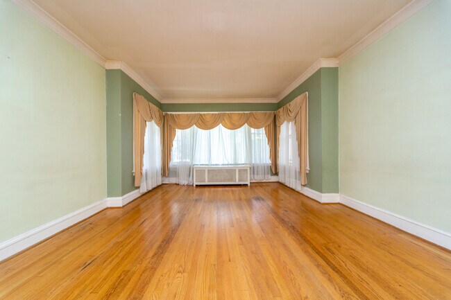 Foto del edificio - 6630 N Maplewood Ave
