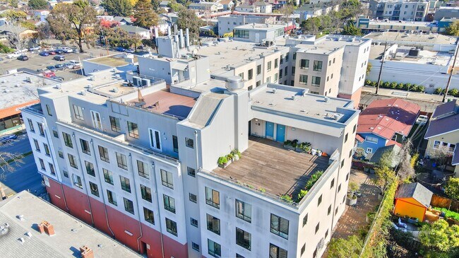 Foto del edificio - Acton Courtyard