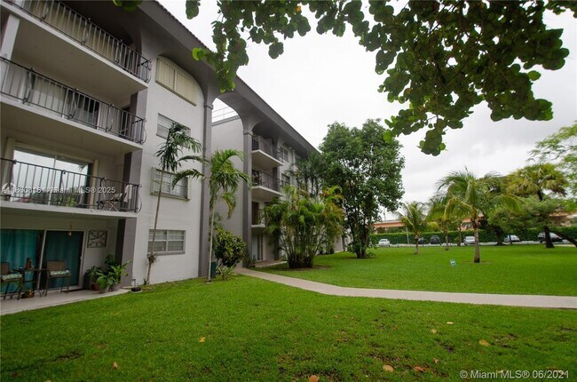 Foto del edificio - 8101 SW 72nd Ave