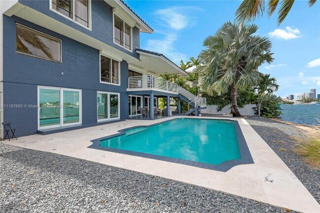 Foto del edificio - 297 N Coconut Ln