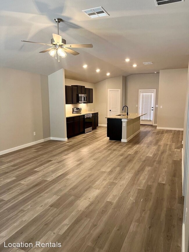Building Photo - 3 br, 2 bath House - 13901 Avenue T