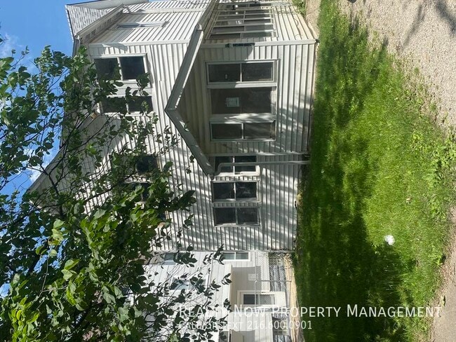Building Photo - 2914 Woodbridge Ave