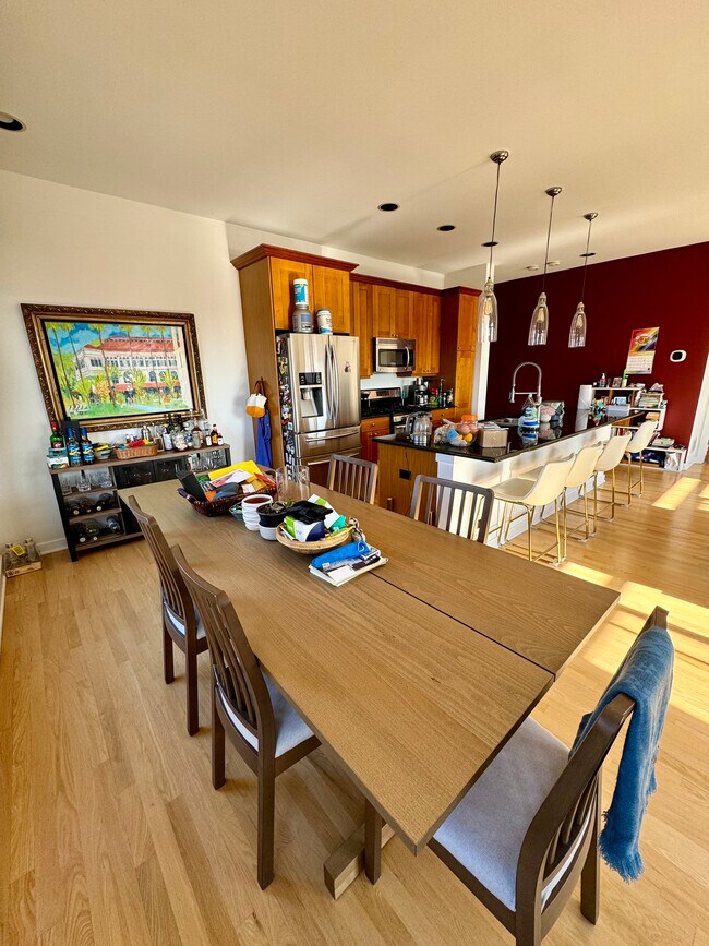 Building Photo - 4003 N Wolcott Ave