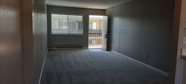Building Photo - Bright and Spacious, 1 bedroom 1 bath