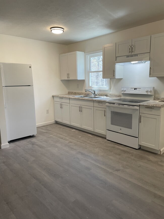 Photo - 143 Hughes Dr Townhome