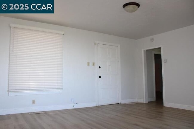 Building Photo - 5910 Skyline Dr