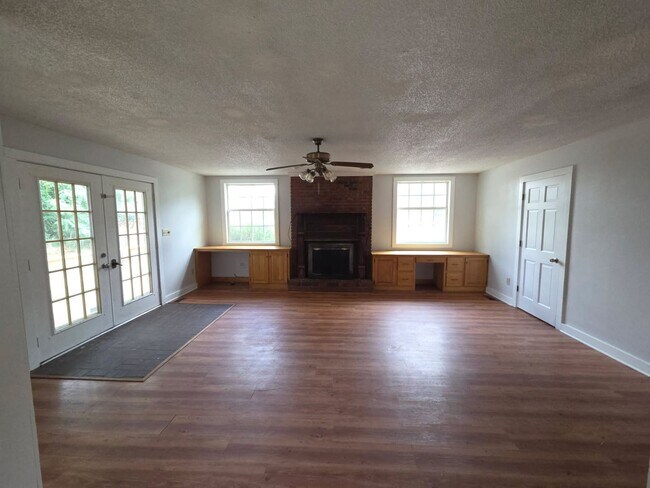 Building Photo - 1435 Garner Chapel Rd