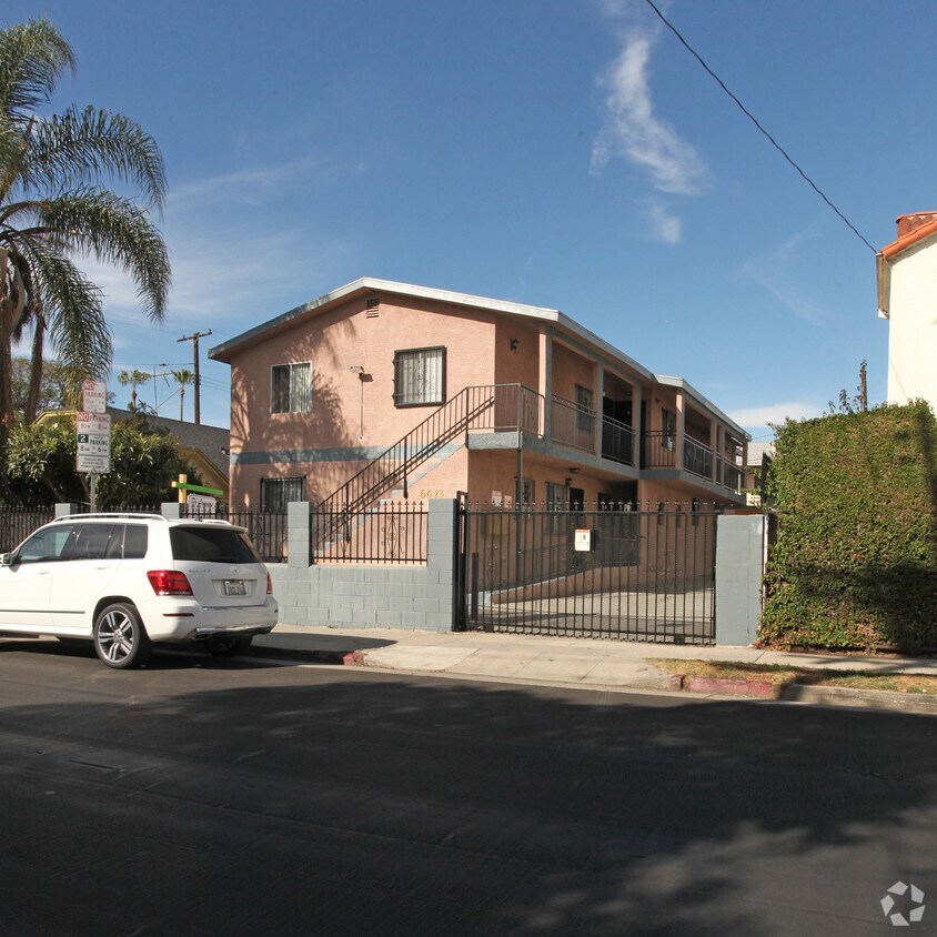 Primary Photo - De Longpre Apartments
