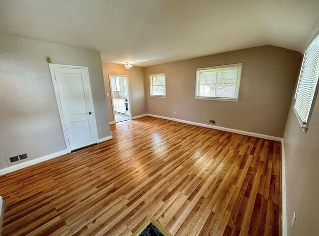 Building Photo - Rancher Style Single Family Home