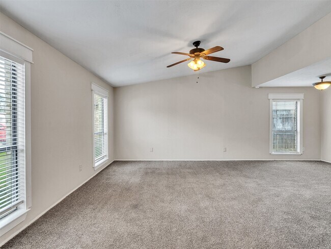 Foto del edificio - 17323 Glenpatti Dr