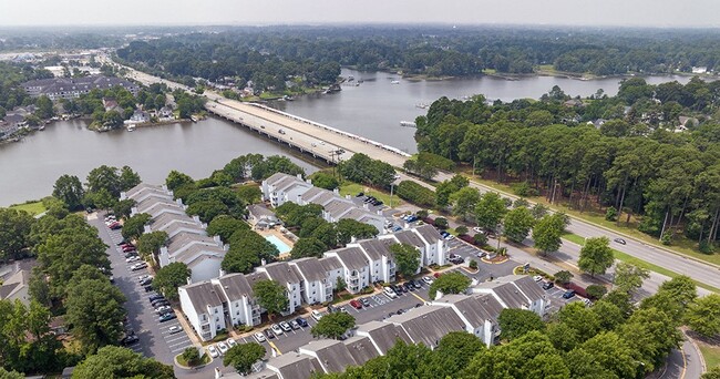 Building Photo - Water's Edge Apartments