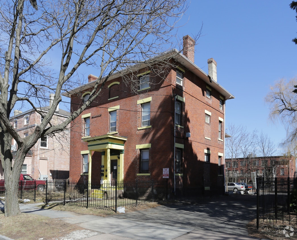 Building Photo - 84 Edwards St