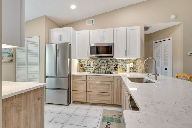Building Photo - 15166 Parkside Dr