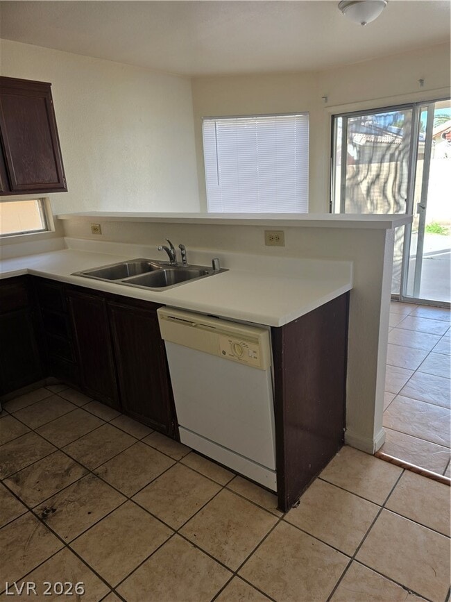 Foto del edificio - 5784 Akron Ct