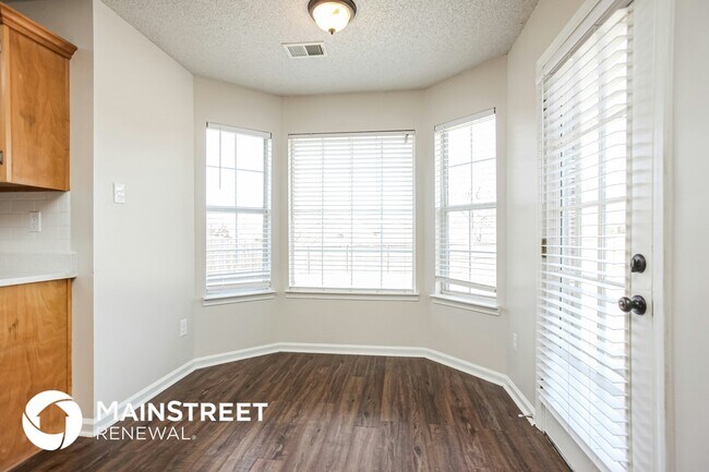 Building Photo - 1072 Fredrick Dr